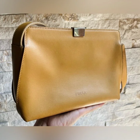 Vintage Furla Italian Leather Shoulder Bag - Picture 11 of 11